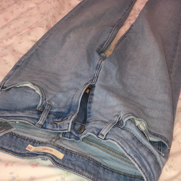Levi’s 711 SKINNY jeans size 25 - never worn - Picture 3 of 3